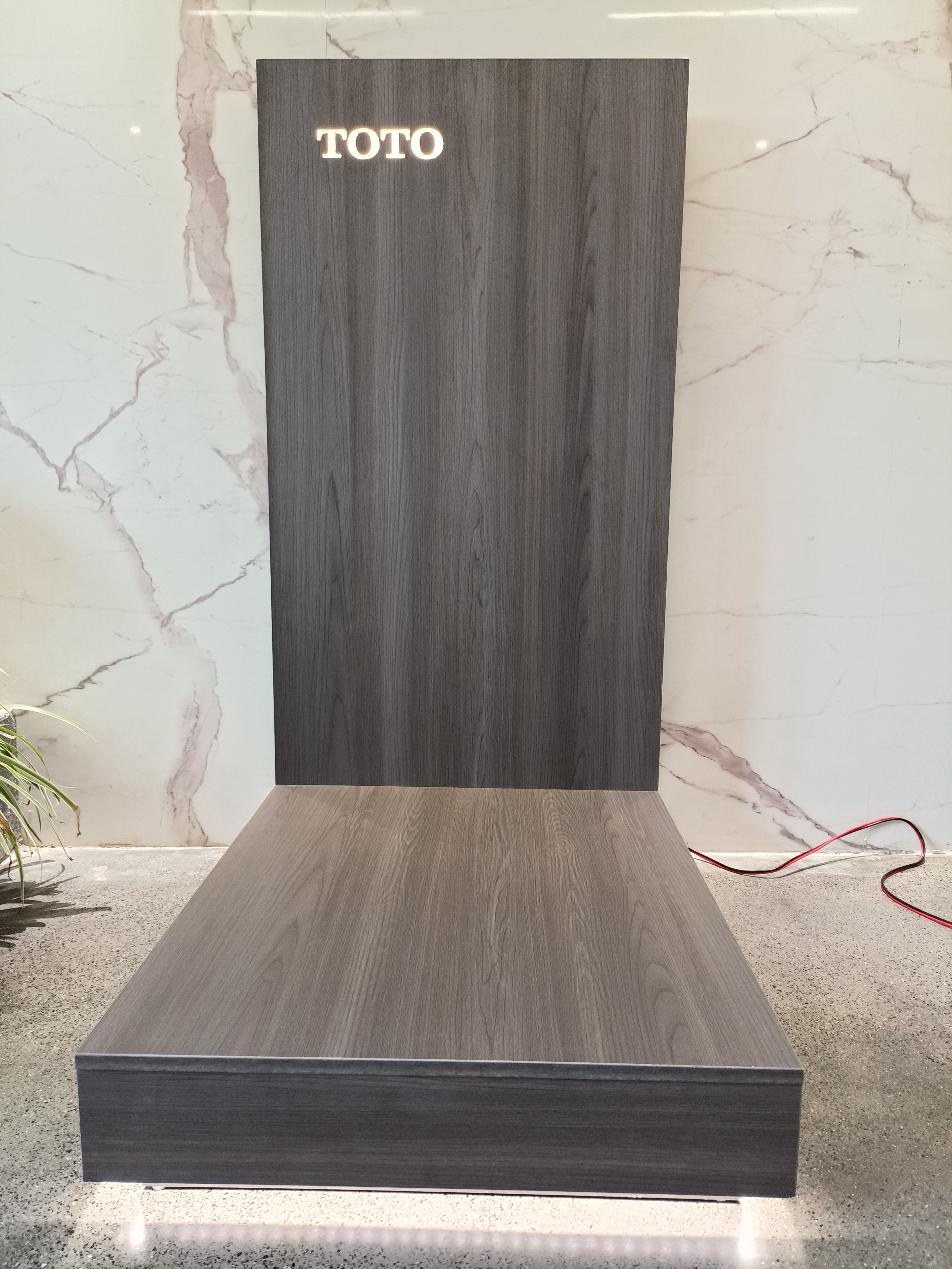 Wooden toilet display table exhibition design