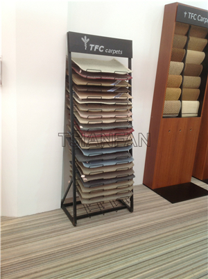 Simple carpet display rack DE903